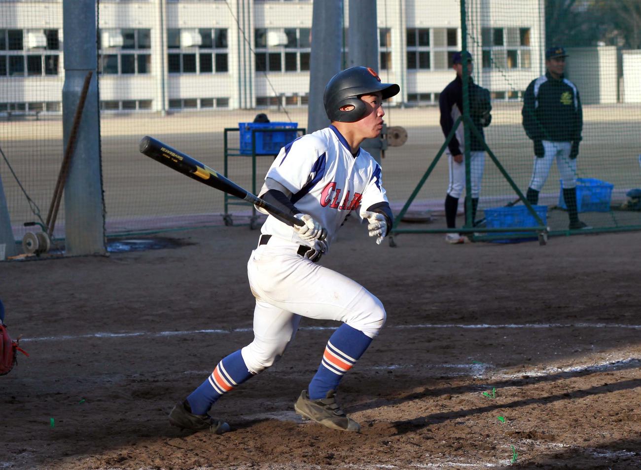 2戦目に4安打3打点とアピールしたクラーク・小野内野手（同高提供）