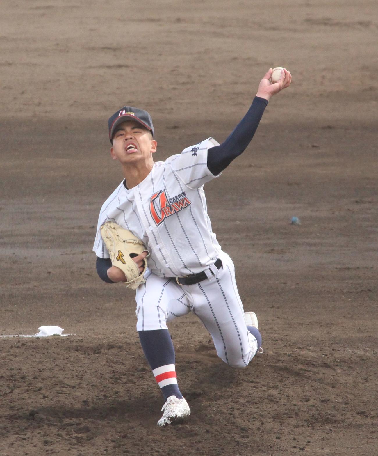 浦和学院対八王子学園八王子　先発し力投する浦和学院・宮城（撮影・保坂恭子）