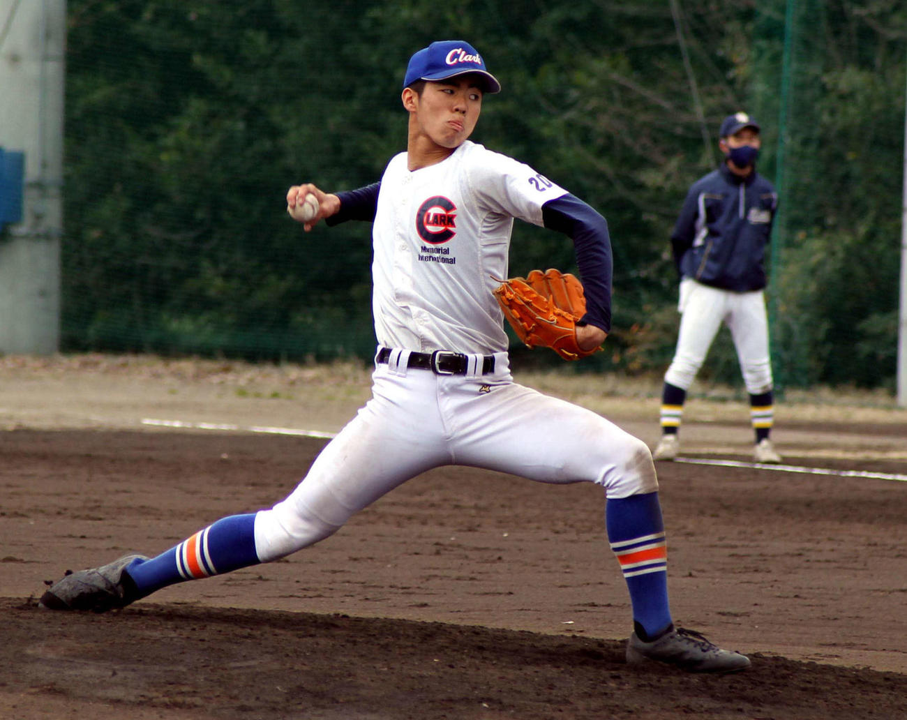 4回から登板し2回無安打無失点と好投したクラーク辻田（同高提供）