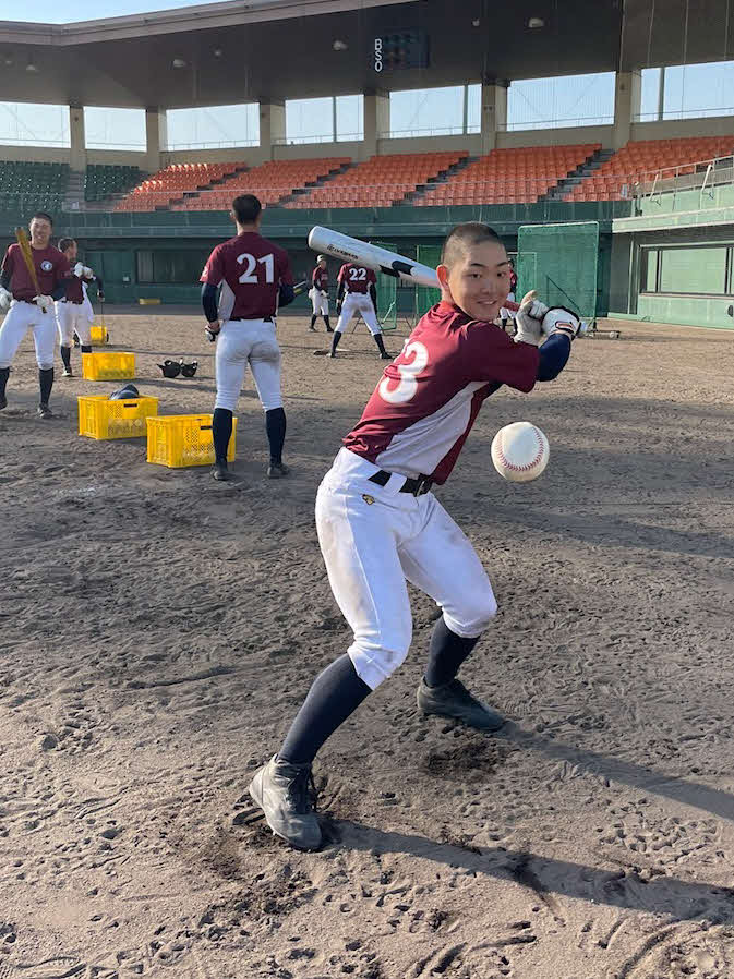 打撃練習に励むクラーク吉田内野手（同高提供）