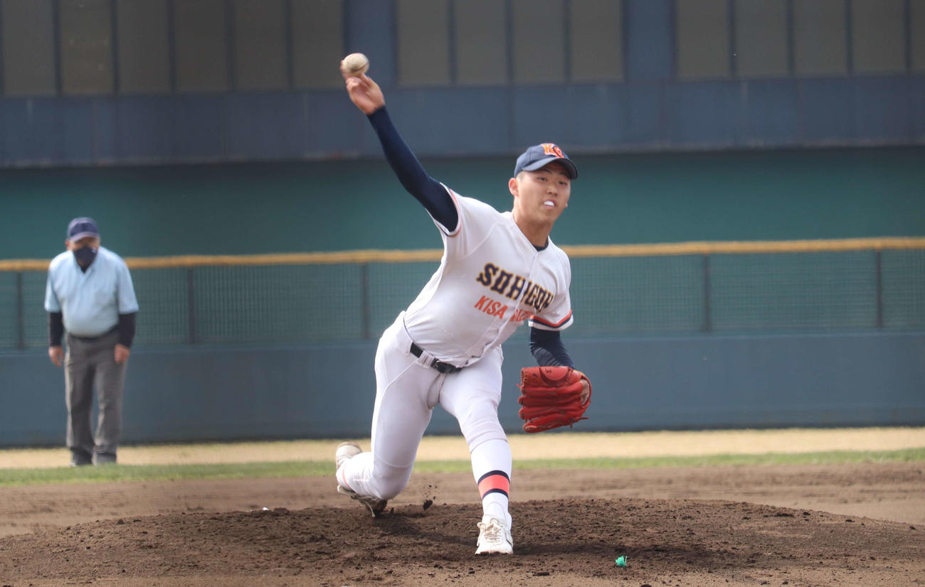 鎌倉学園対木更津総合　6安打5三振1失点に抑え、7回コールドで勝利した先発のエース・越井