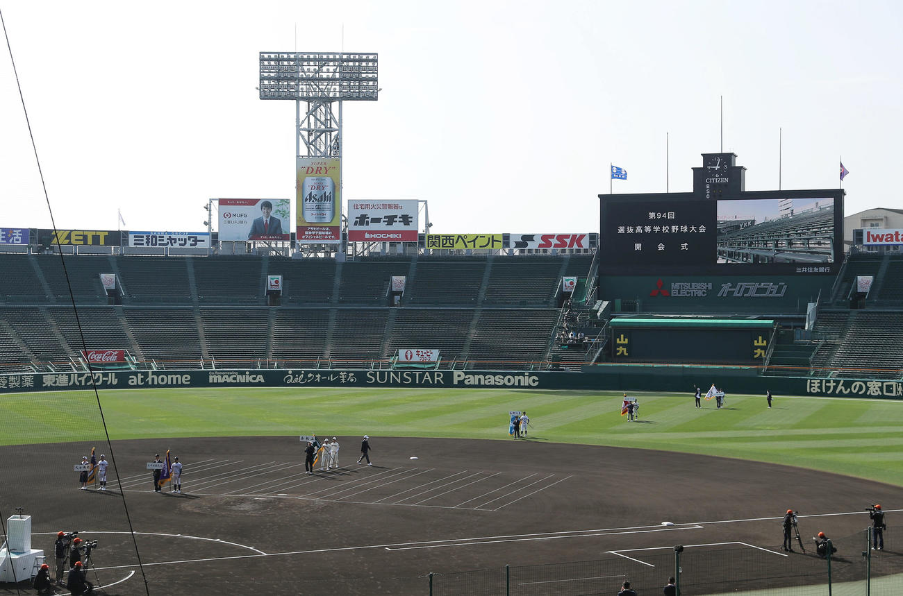 開会式のリハーサルで行進する選手ら（撮影・前田充）