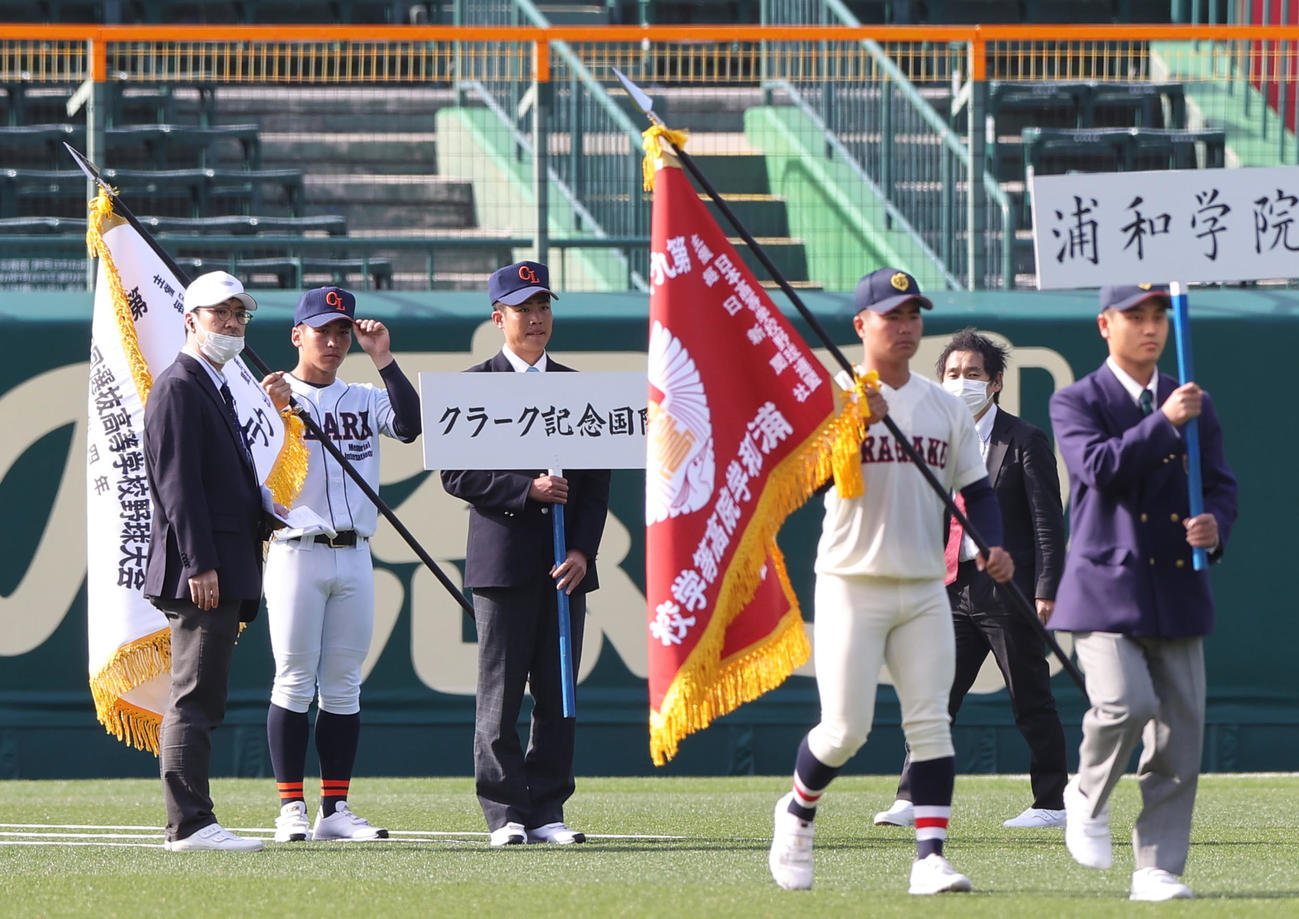 開会式のリハーサルをするクラーク国際の白取主将（左から2人目）（撮影・上山淳一）