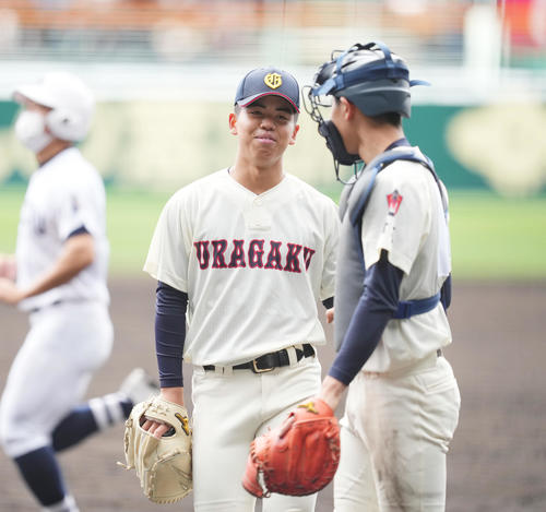 大分舞鶴に勝利し、ホッとホッとした表情を見せる浦和学院・宮城（撮影・菅敏）