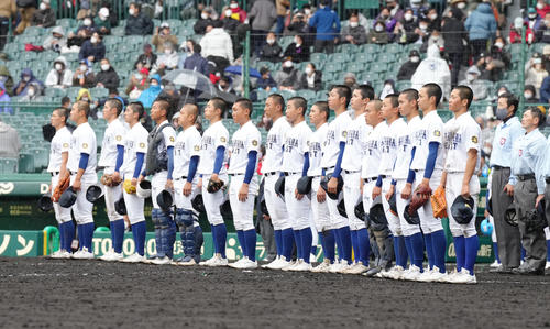 和歌山東対倉敷工　倉敷工に勝利し、校歌を歌う和歌山東ナイン（撮影・菅敏）
