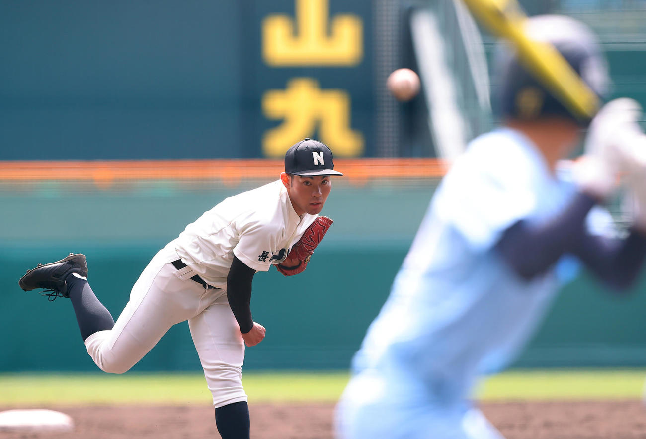 近江対長崎日大　力投する長崎日大先発の種村（撮影・垰建太）