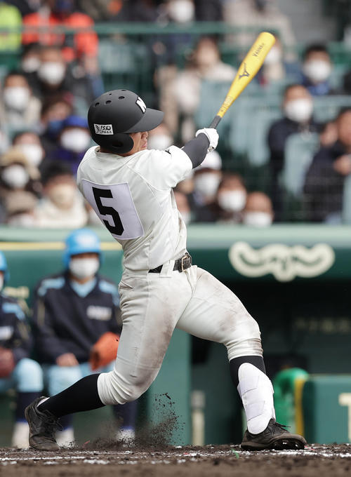 近江対長崎日大　6回裏長崎日大2死二塁、左翼線に先制適時二塁打を放つ河村（撮影・前田充）