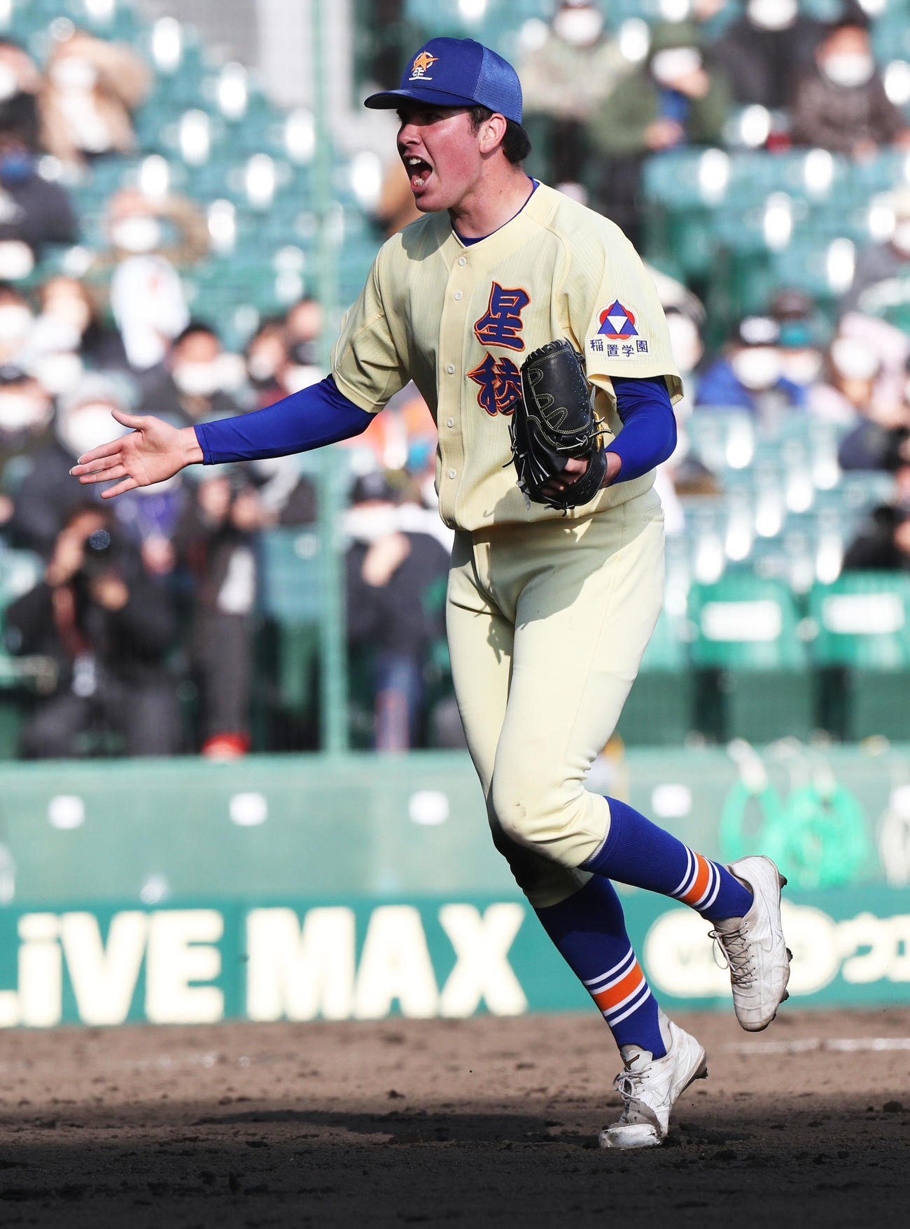 星稜対天理　5回のピンチを切り抜け雄たけびを上げるマーガード（撮影・宇治久裕）