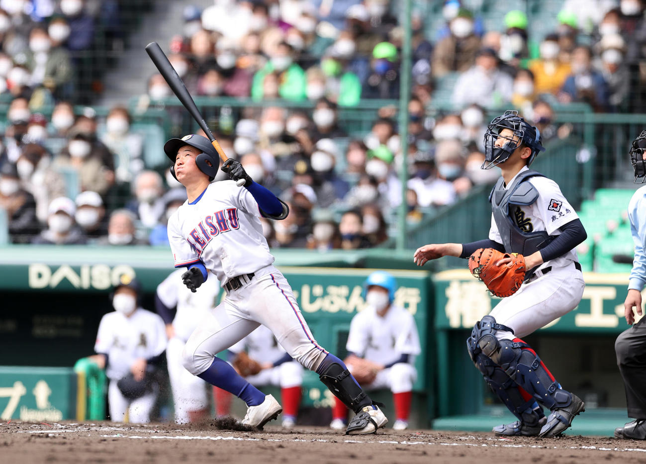 大島対明秀学園日立　2回裏明秀学園日立2死満塁、左前適時打を放つ平野（撮影・垰建太）
