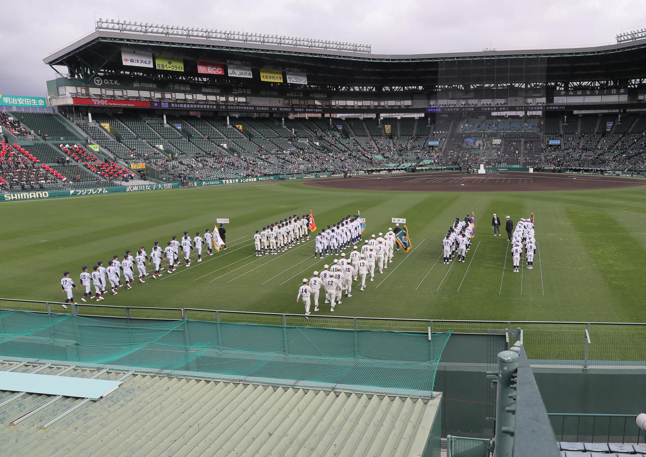 センバツが開幕する甲子園球場（撮影・上山淳一）