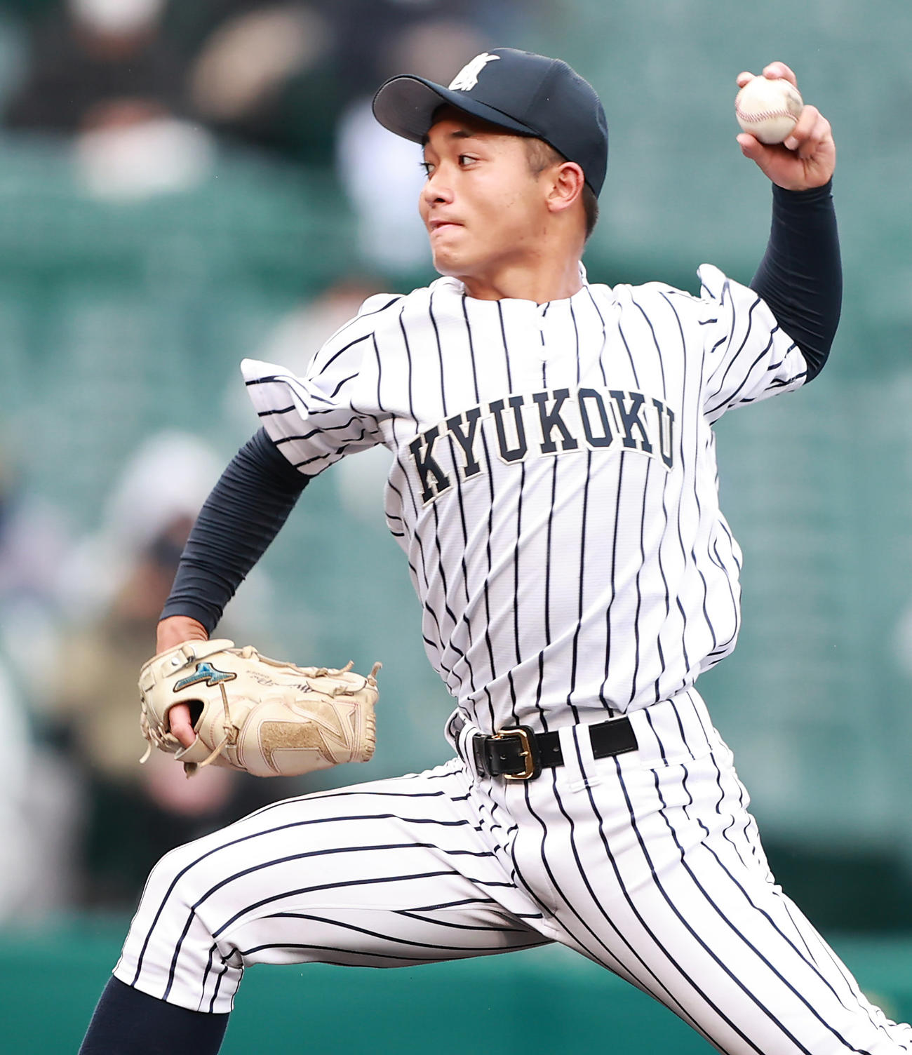 クラーク対九州国際大付　力投する九州国際大付先発の香西（撮影・垰建太）
