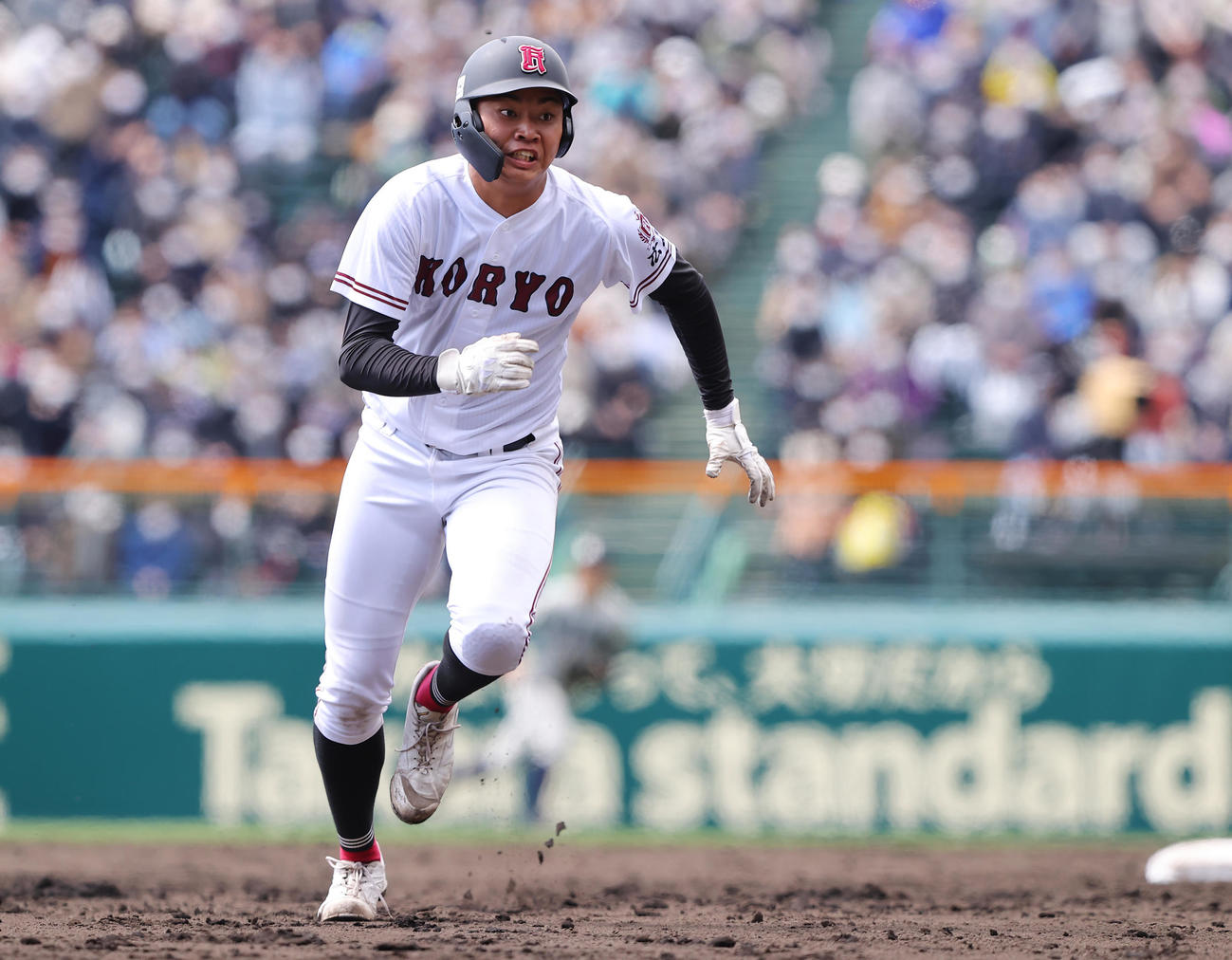 敦賀気比対広陵　8回裏広陵2死満塁、代打西の適時二塁打で一気に本塁へダッシュする真鍋（撮影・垰建太）