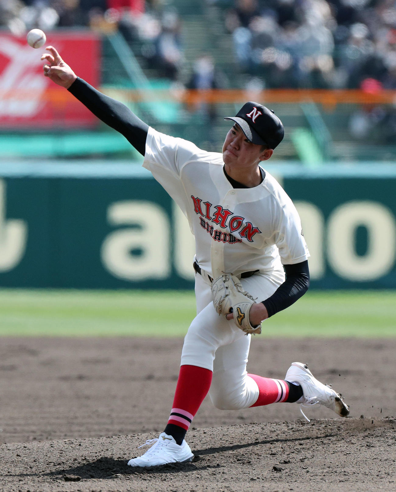 日大三島対金光大阪　力投する日大三島先発の松永（撮影・宇治久裕）