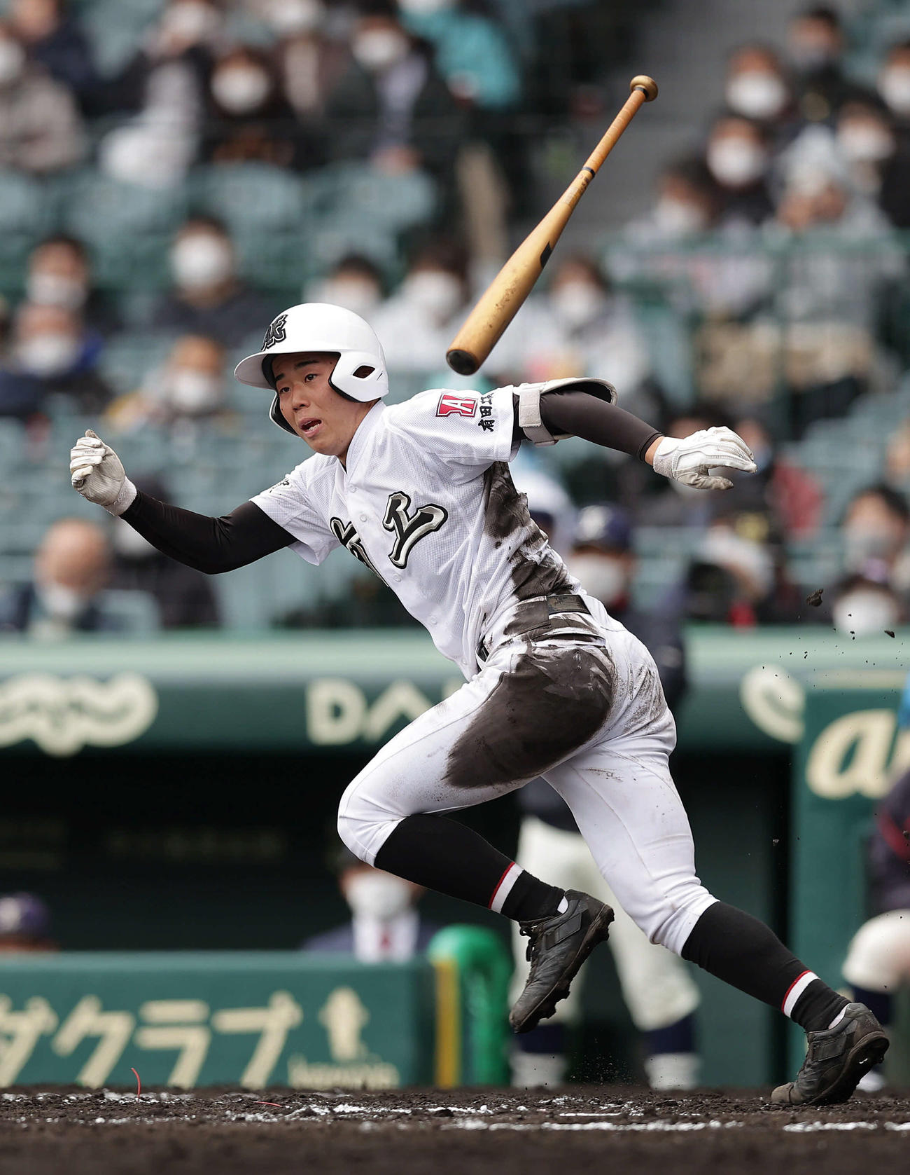 有田工対国学院久我山　8回表有田工2死一、二塁、三塁線を破る適時打を放つ上原（撮影・前田充）