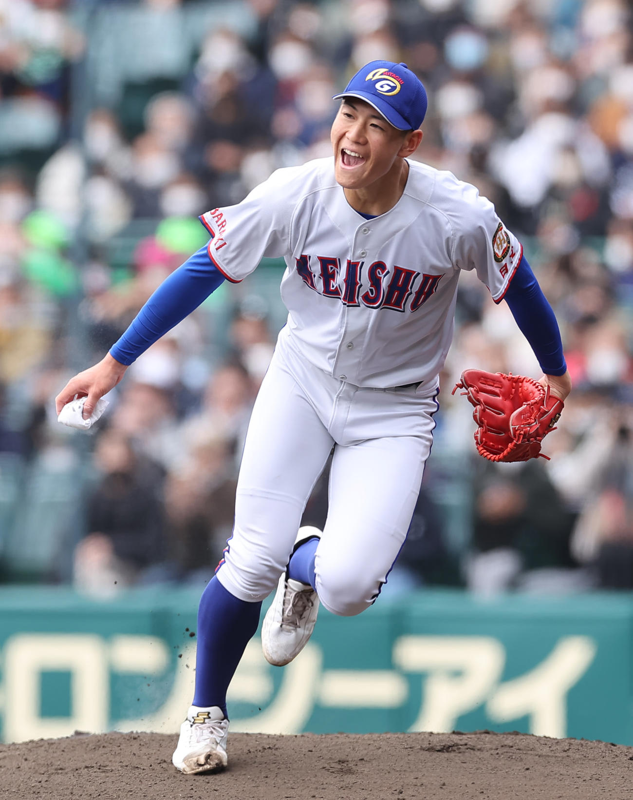 大島対明秀学園日立　1回表大島の攻撃を無失点に抑え笑顔を見せる明秀学園日立先発の猪俣（撮影・垰建太）