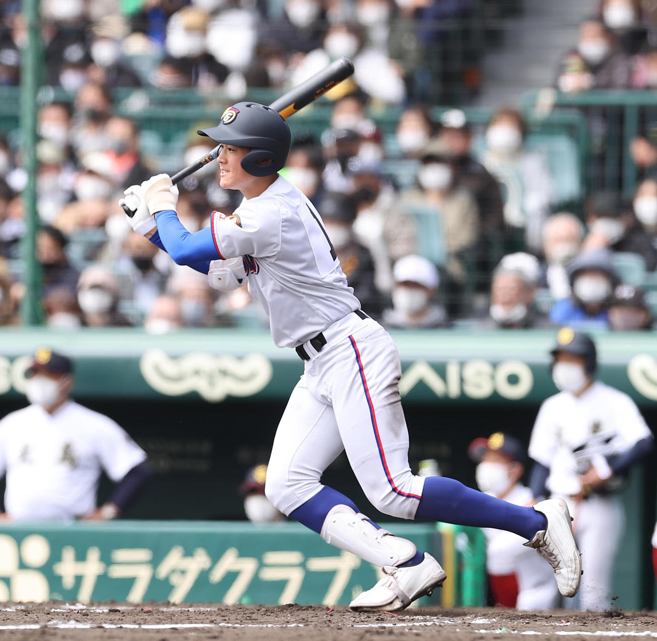 大島対明秀学園日立　4回裏明秀学園日立2死満塁、適時打を放つ猪俣（撮影・垰建太）