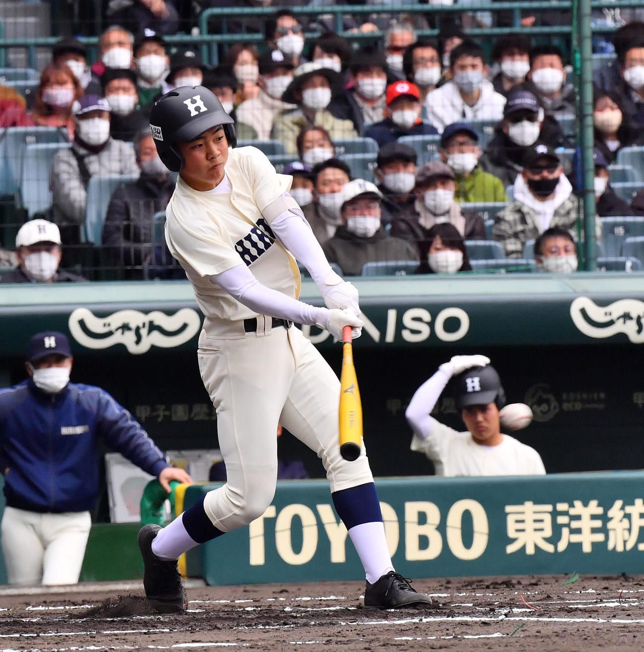 丹生対広島商　1回裏広島商一、二塁、中前に先制適時打を放つ植松（撮影・和賀正仁）