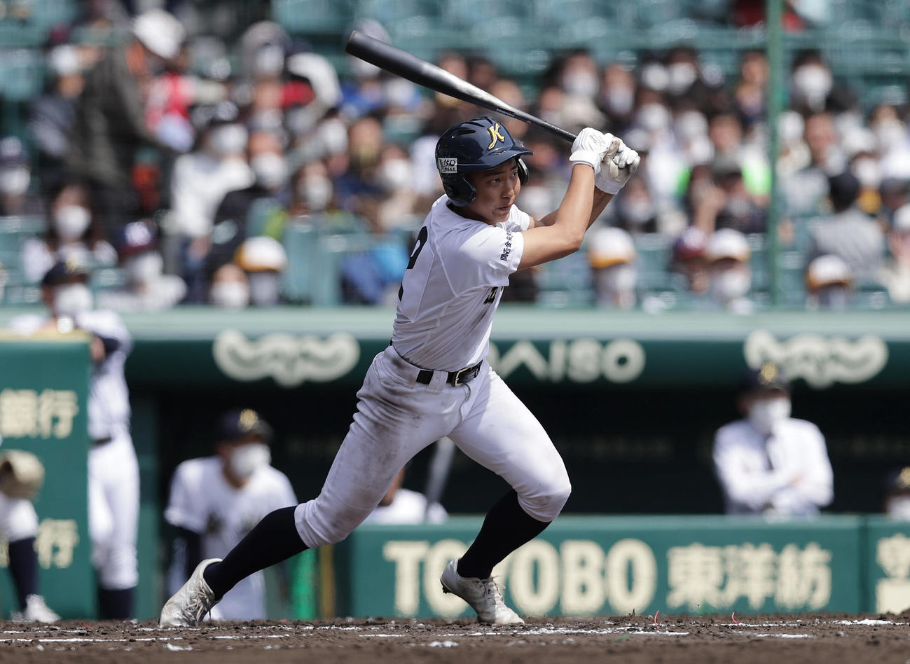 木更津総合対金光大阪　6回裏金光大阪2死三塁、先制の中前適時打を放つ岸本（撮影・前田充）