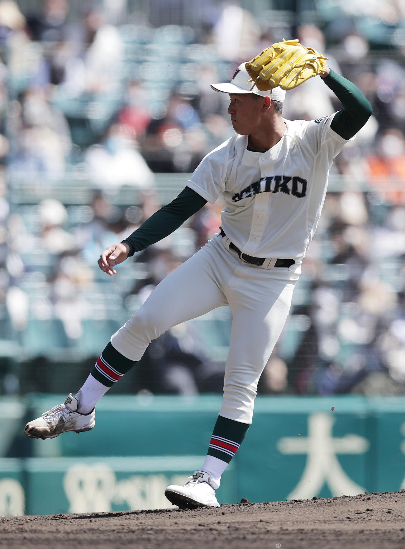 明秀学園日立対市和歌山　先発し力投する市和歌山・米田（撮影・前田充）