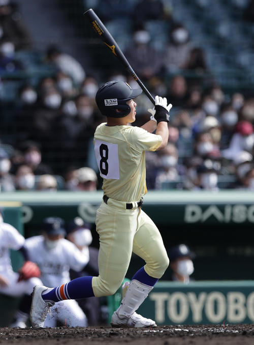 大垣日大対星稜 3回裏星稜2死二塁、左越え2点本塁打を放つ若狭(撮影・前田充)