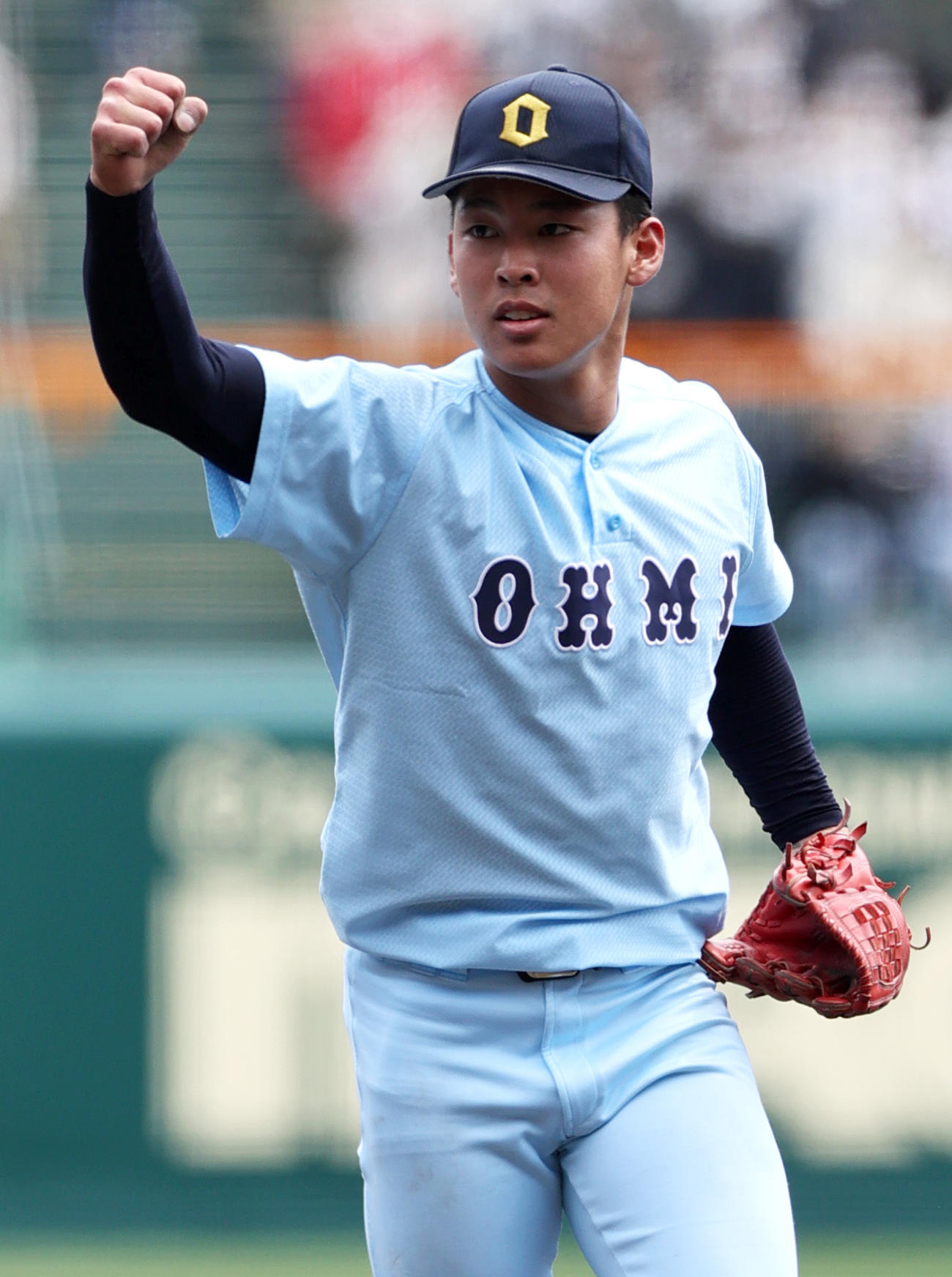 金光大阪対近江　9回表金光大阪2死、山田は最終打者新宮を中飛に仕留めガッツポーズする（撮影・上山淳一）