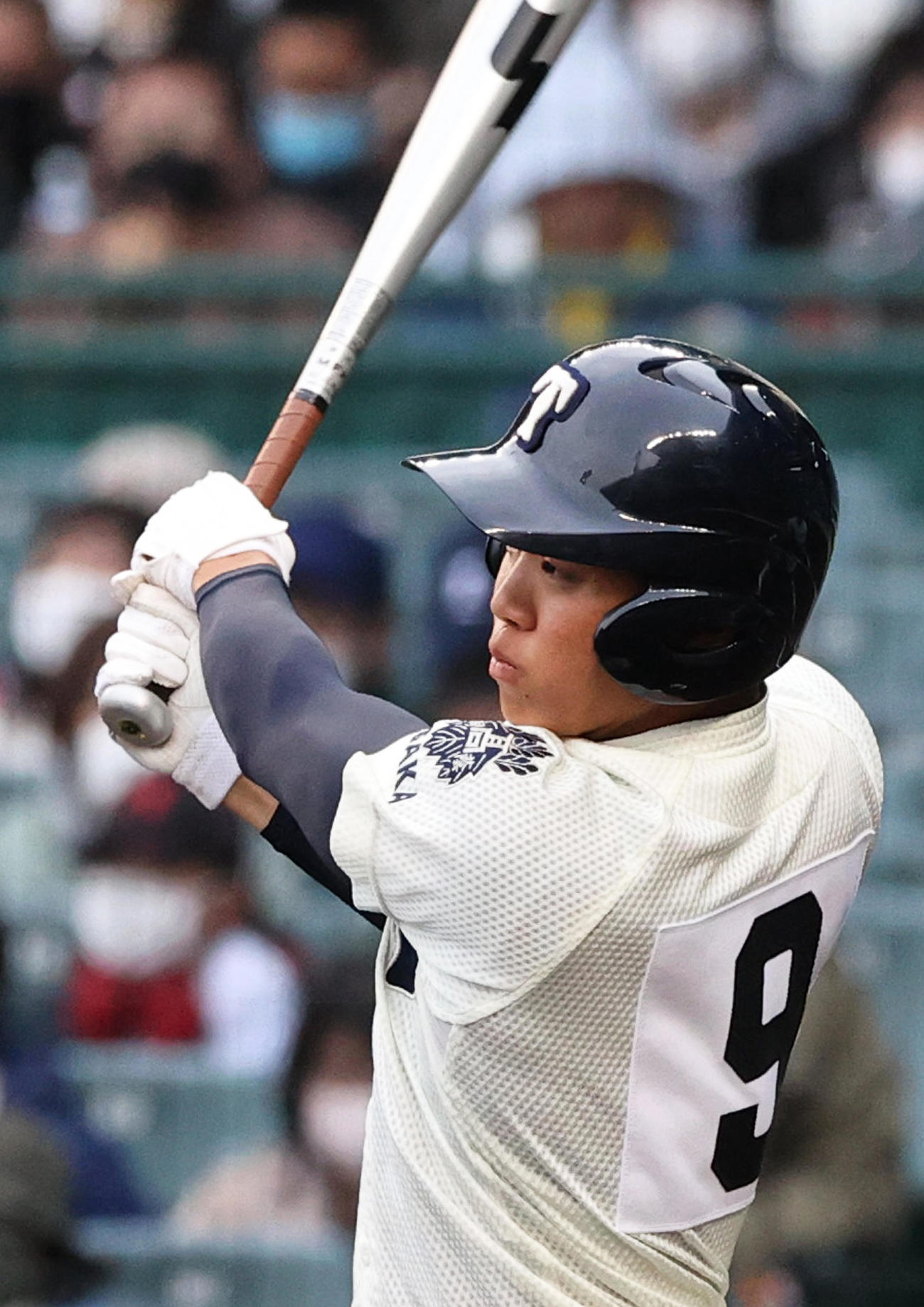 大阪桐蔭対市和歌山　5回表大阪桐蔭無死、谷口はバックスクリーンに本塁打を叩き込む（撮影・上山淳一）