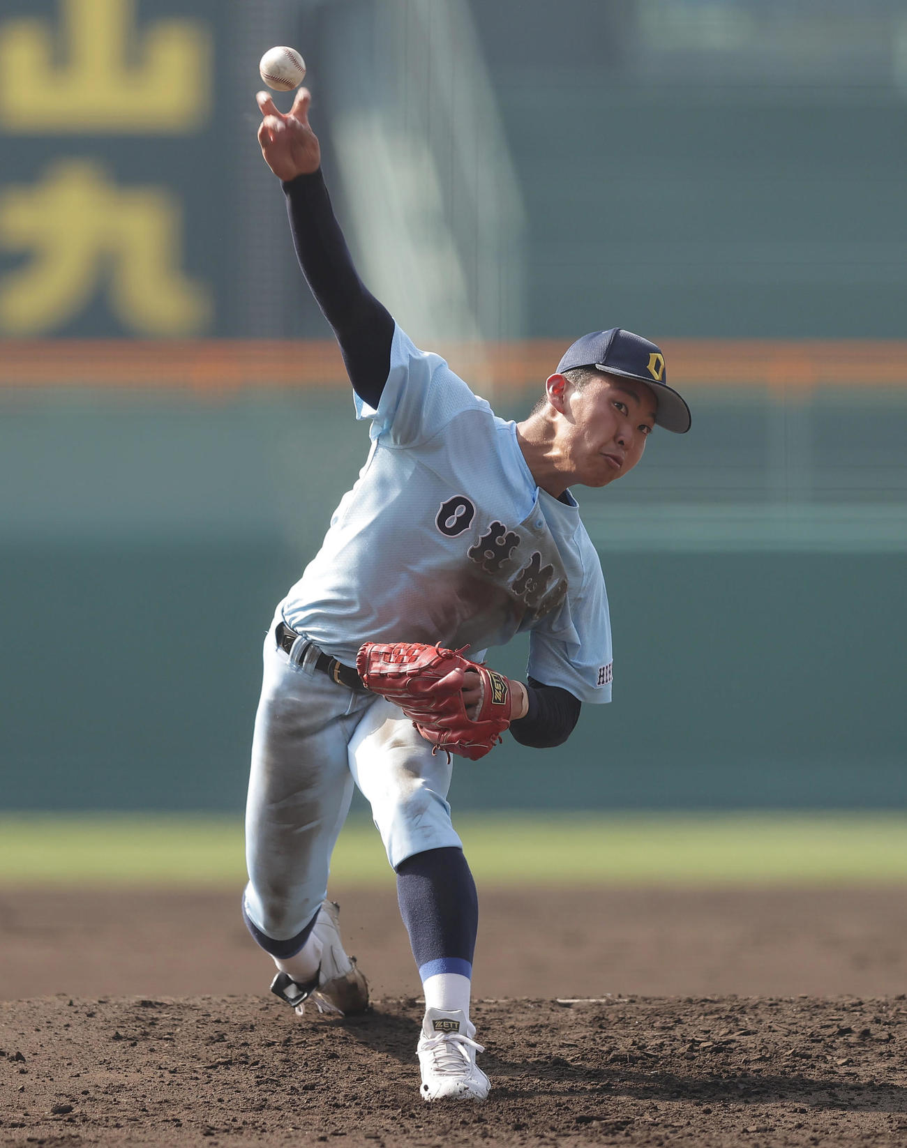 聖光学院対近江　先発し力投する近江・山田（撮影・前田充）