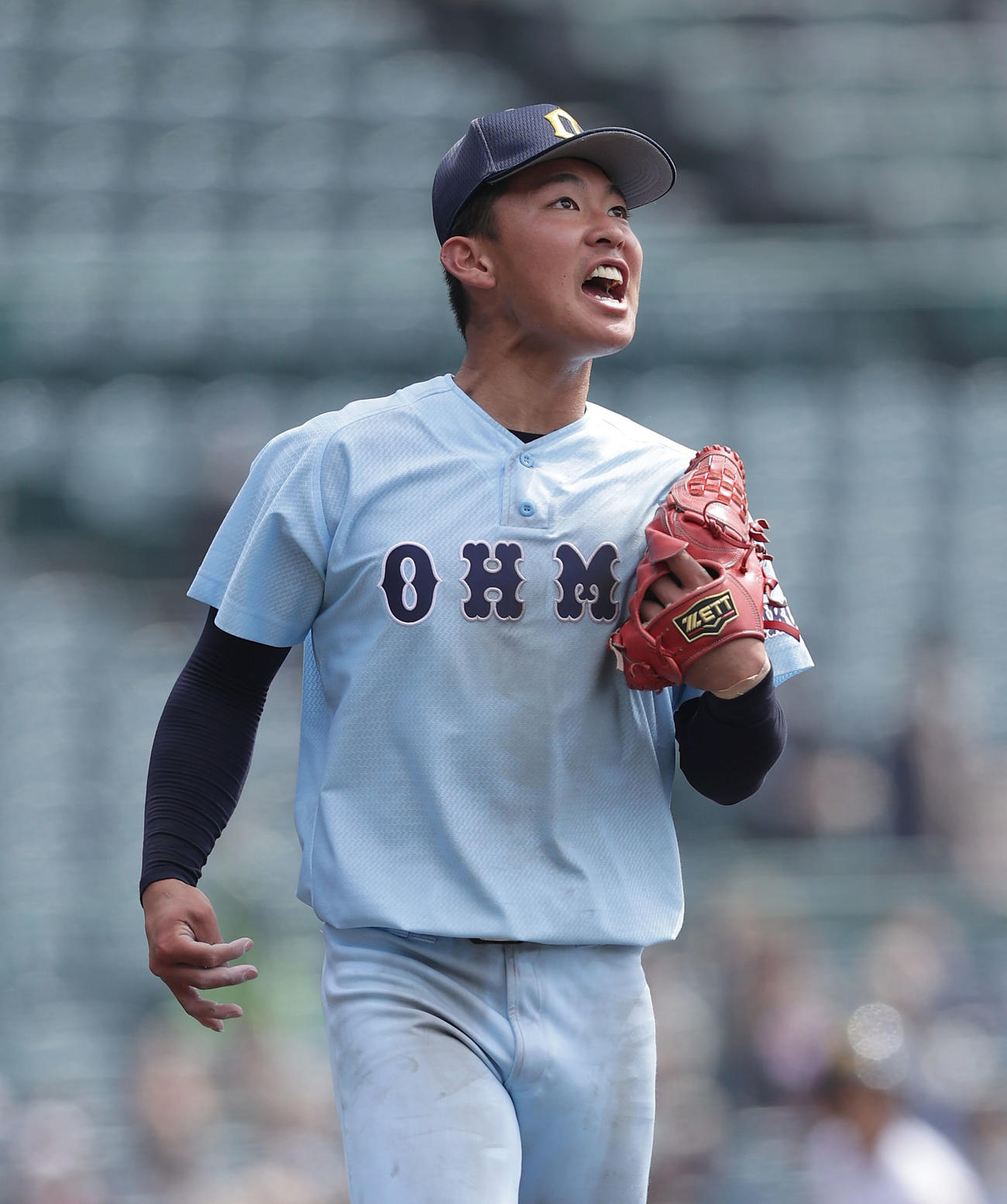 聖光学院対近江　7回表聖光学院2死二塁　佐山未来を右邪飛に仕留める山田陽翔（撮影・前田充）