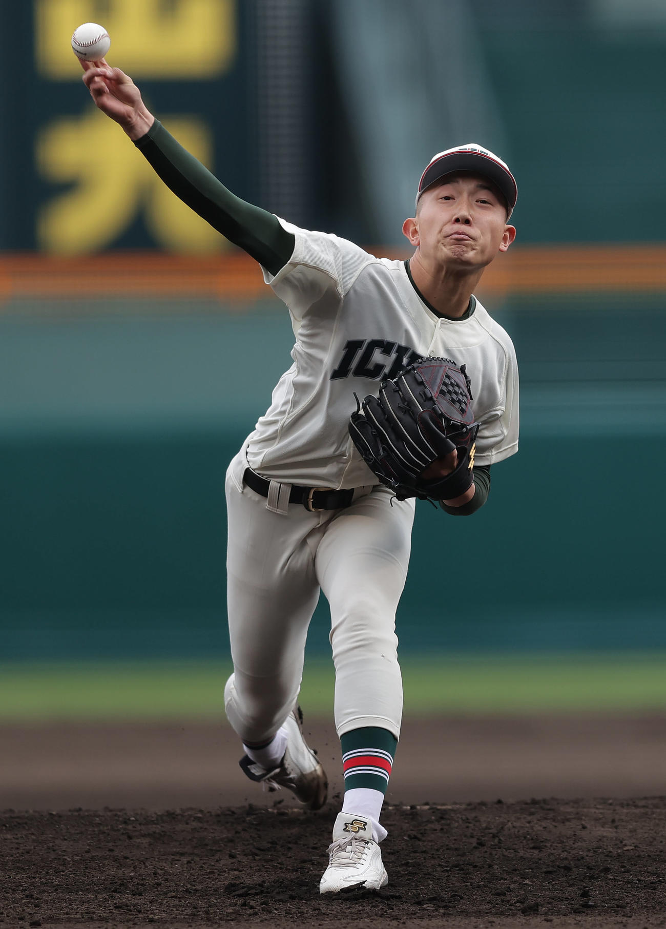 大阪桐蔭対市和歌山　先発し力投する市和歌山・淵本（撮影・前田充）