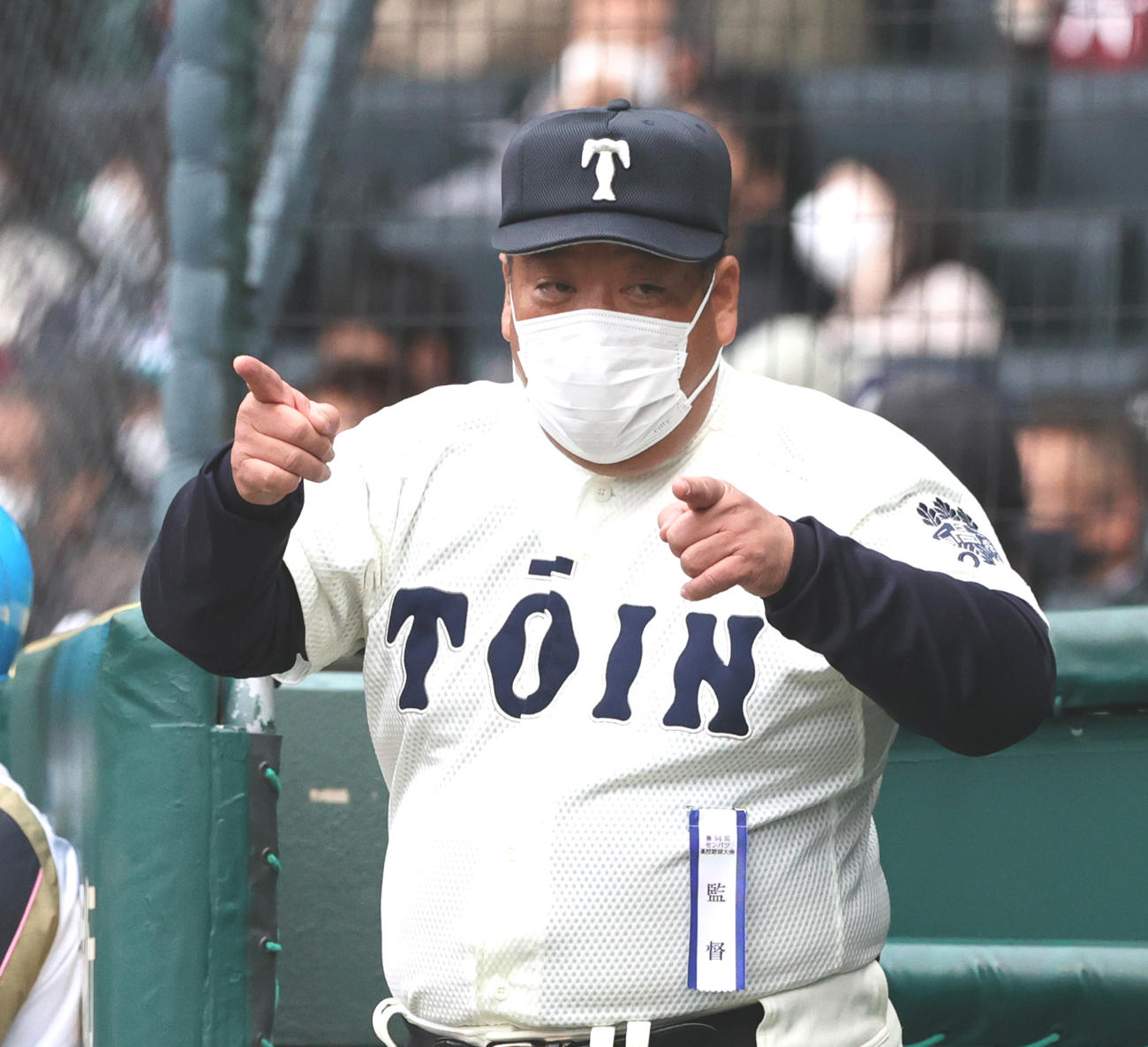 ナインに指示を送る大阪桐蔭の西谷監督（撮影・上山淳一）
