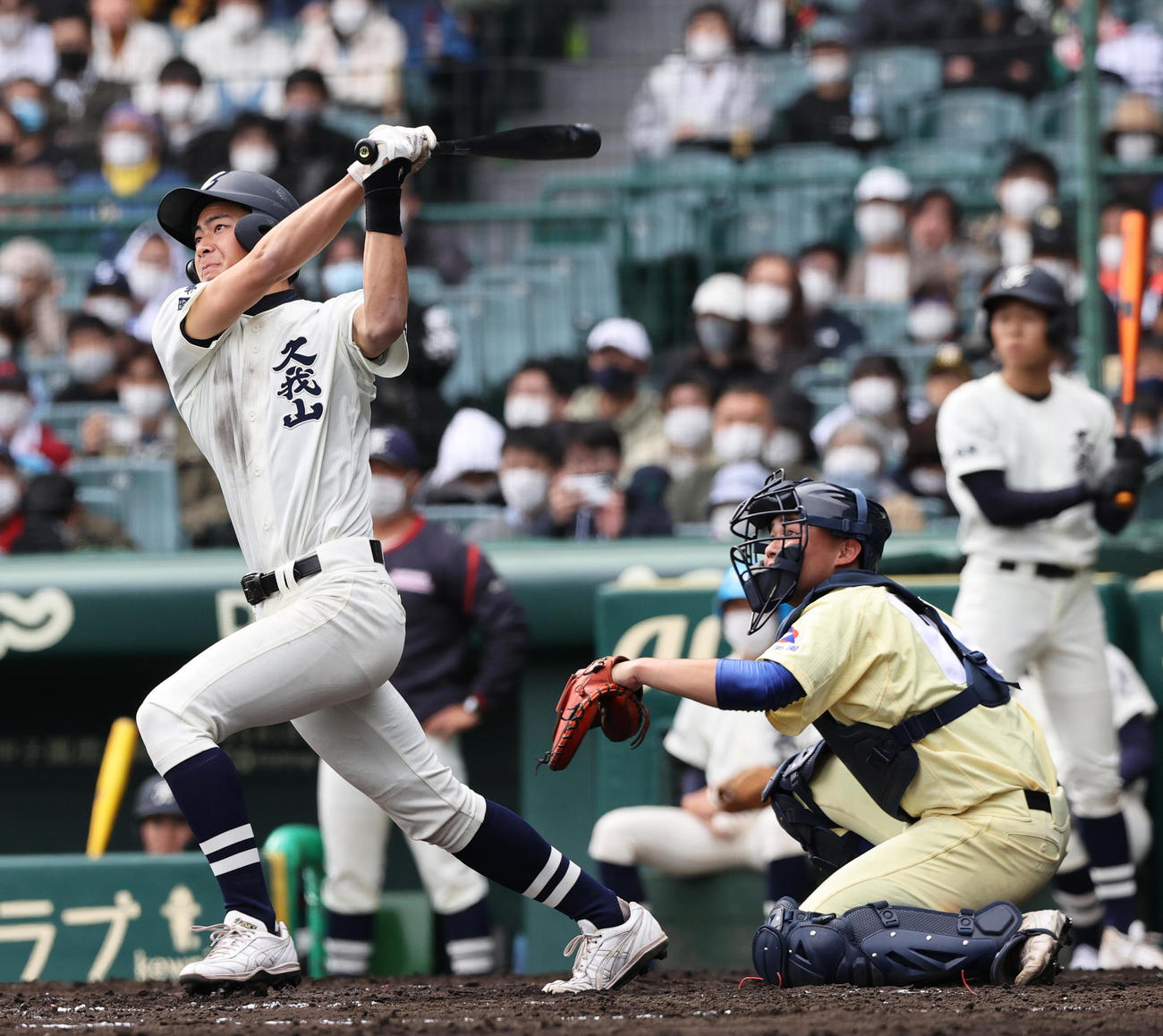星稜対国学院久我山　5回裏国学院久我山2死二塁、下川辺は左越え2点本塁打を放つ（撮影・上山淳一）