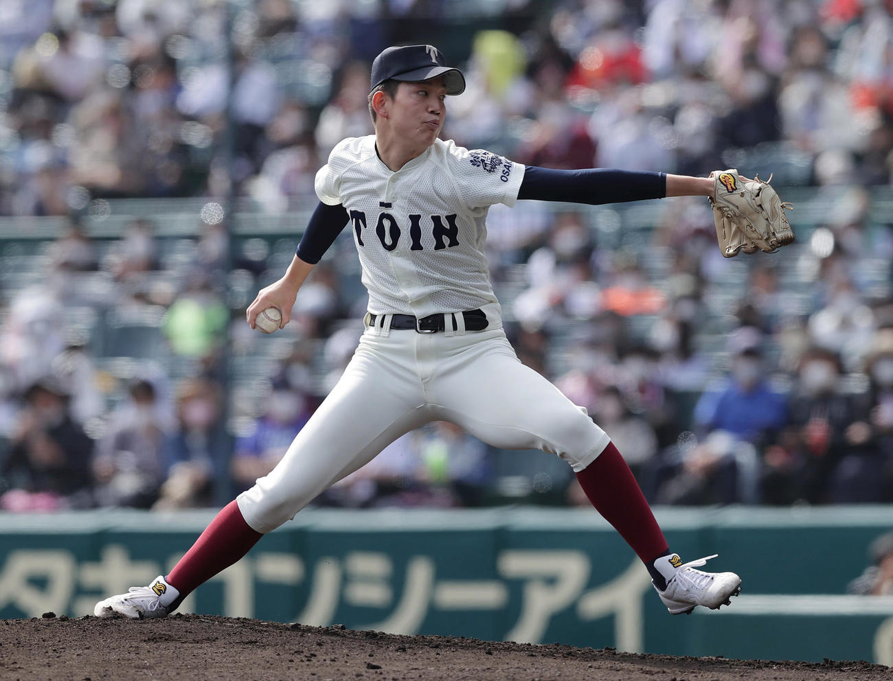 大阪桐蔭対国学院久我山　先発し力投する大阪桐蔭・川原（撮影・前田充）