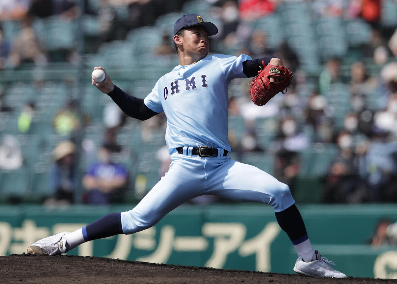 浦和学院対近江　先発し力投する近江・山田（撮影・前田充）