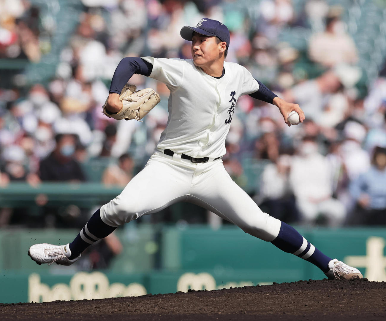大阪桐蔭対国学院久我山　力投する国学院久我山先発の渡辺（撮影・野上伸悟）