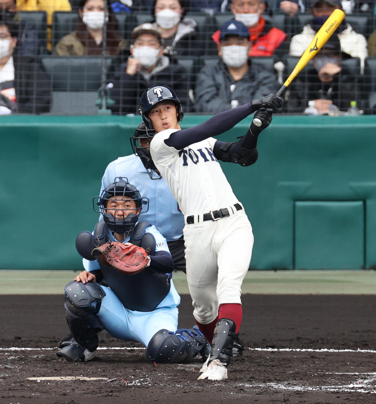 大阪桐蔭対近江　3回表大阪桐蔭無死一塁、松尾は左越え2点本塁打を放つ（撮影・上山淳一）