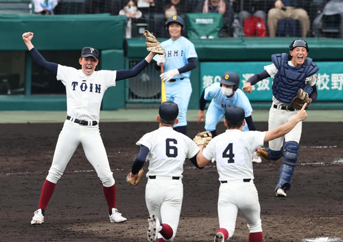 センバツ】大阪桐蔭が4年ぶり4度目V 4本塁打放ち18－1で大勝 近江