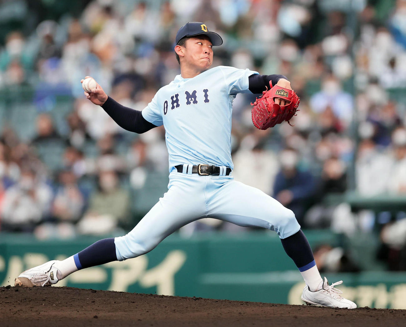 大阪桐蔭対近江　力投する近江先発の山田（撮影・野上伸悟）