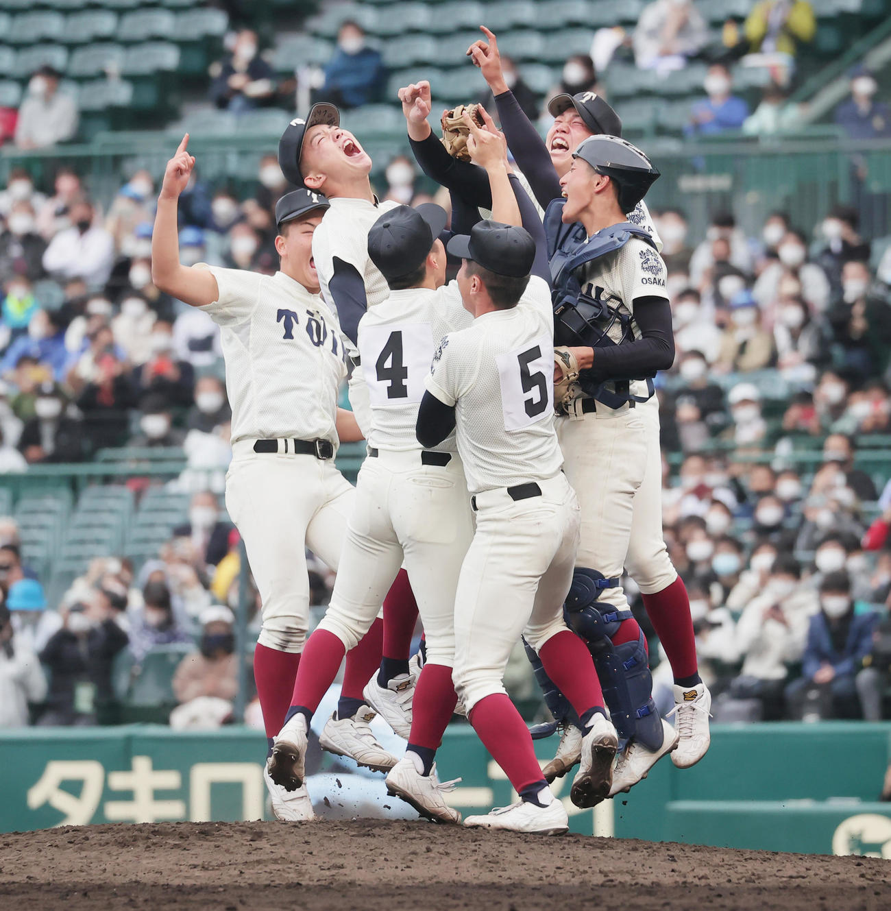 大阪桐蔭対近江　優勝し喜ぶ大阪桐蔭の選手たち（撮影・野上伸悟）