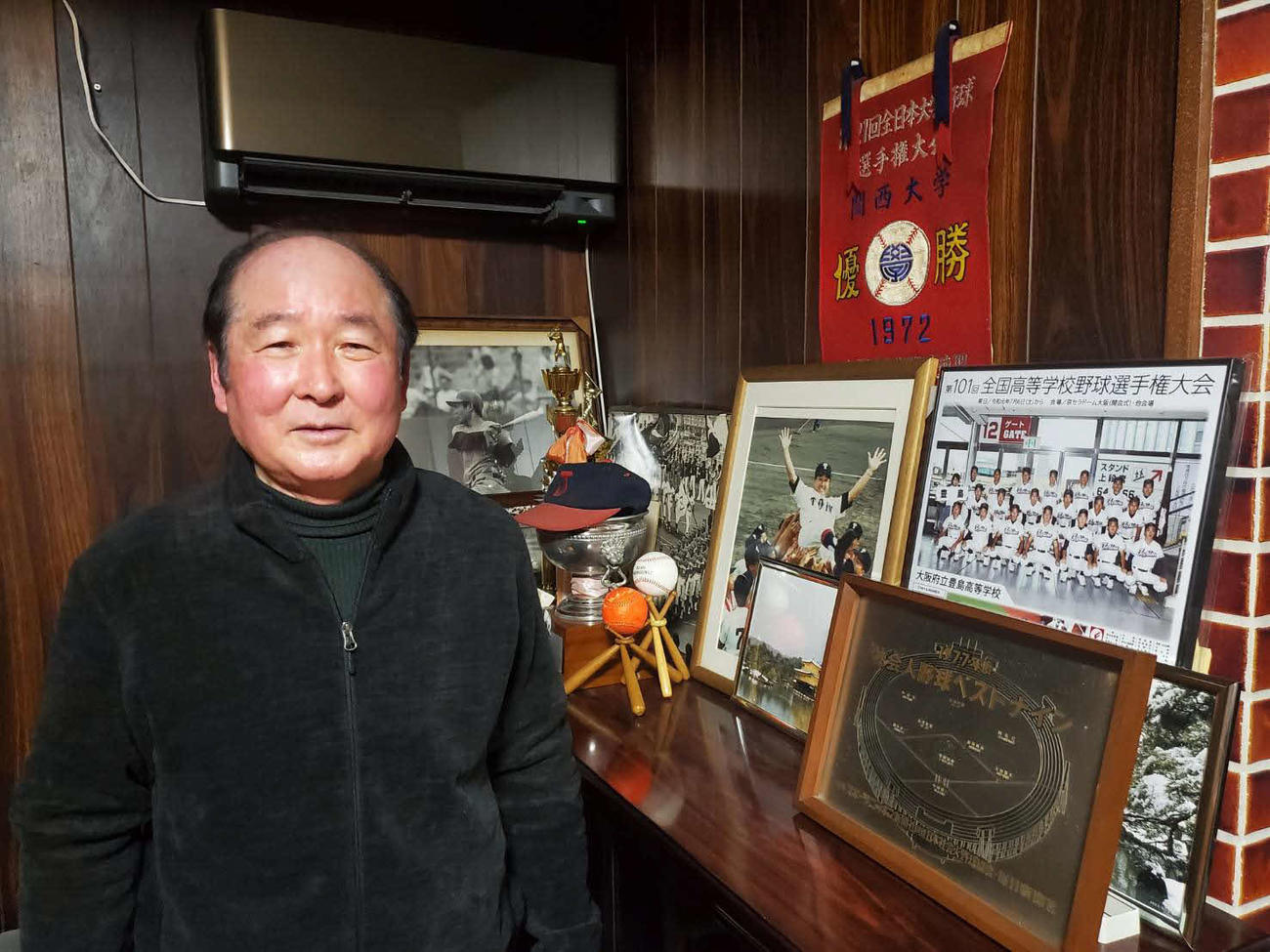 大阪桐蔭前監督の長沢和雄氏は関大、社会人野球の大丸でも活躍。西谷監督への思いを語った（写真撮影時だけマスクを外しています）