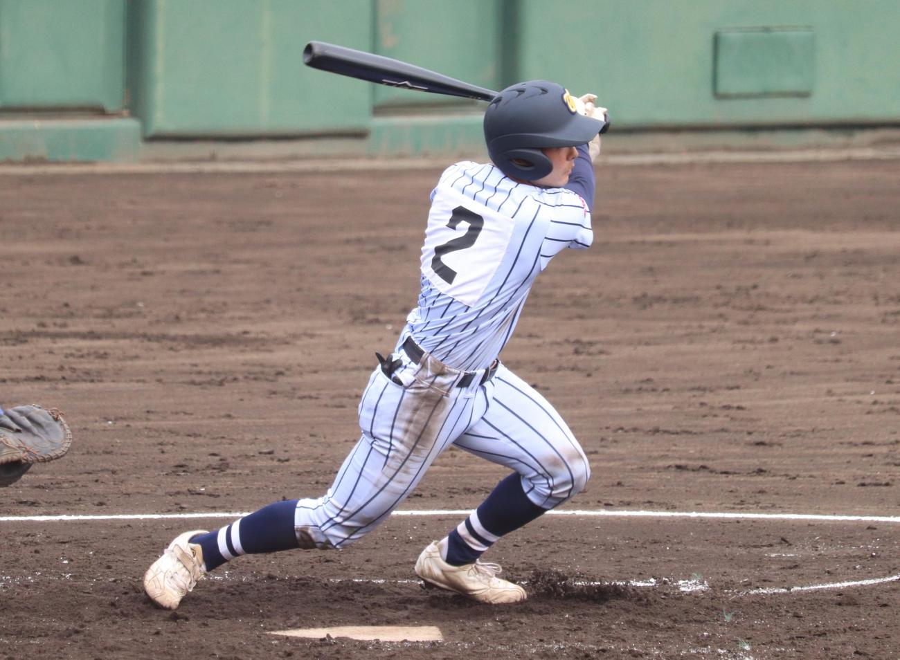 東海大菅生対聖パウロ学園　先制打を含む、2打点の活躍をみせた福原聖矢捕手（撮影・阿部泰斉）