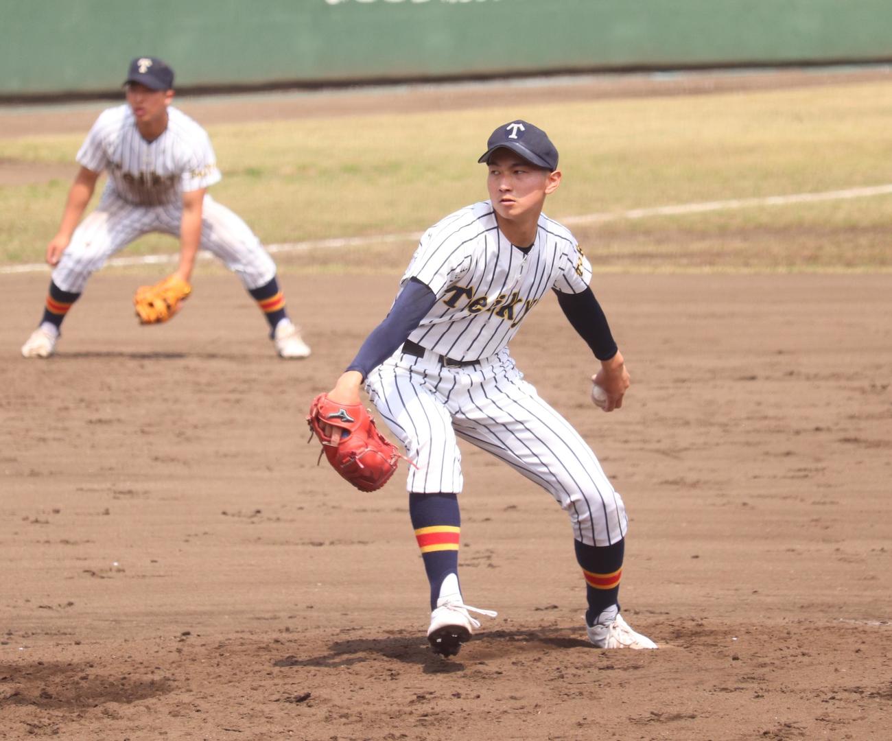 帝京対成城　先発した帝京の2年生左腕・安藤翔投手（撮影・阿部泰斉）