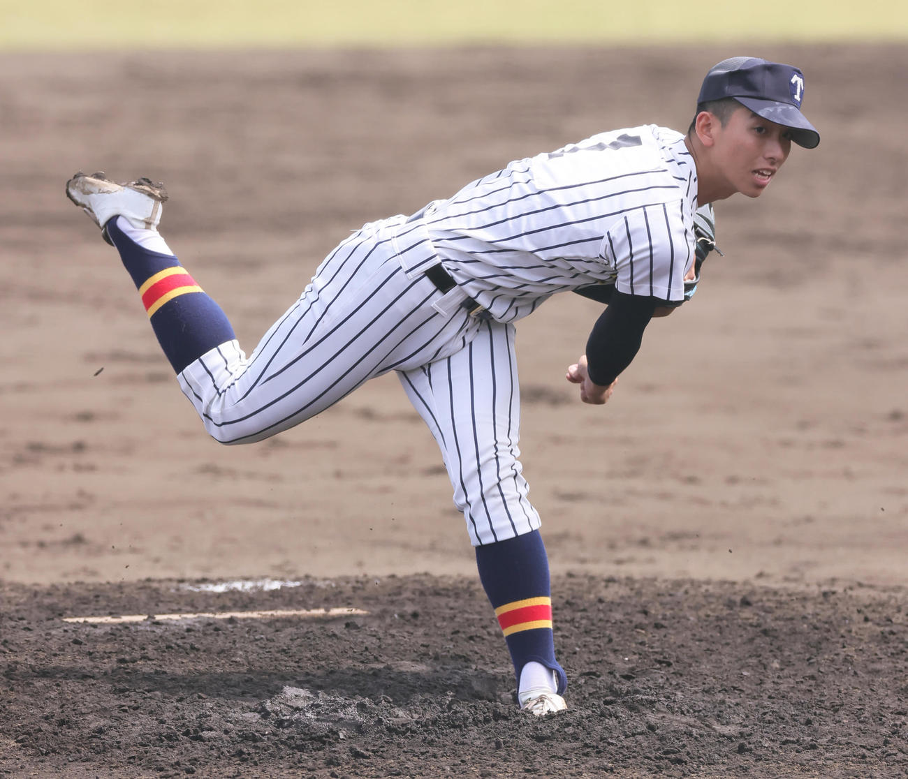 帝京対国学院久我山　完封勝利を飾った帝京の高橋蒼（撮影・足立雅史）