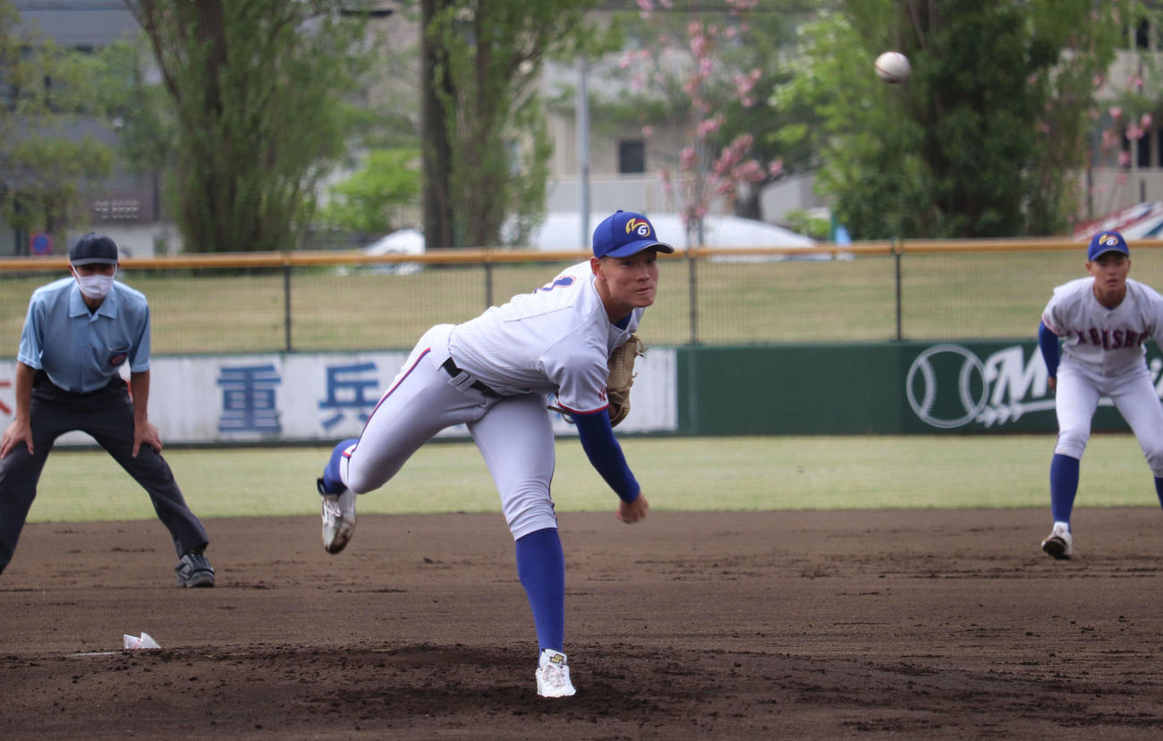 完投勝利を収めた明秀学園日立、先発のエース・猪俣（撮影・保坂淑子）