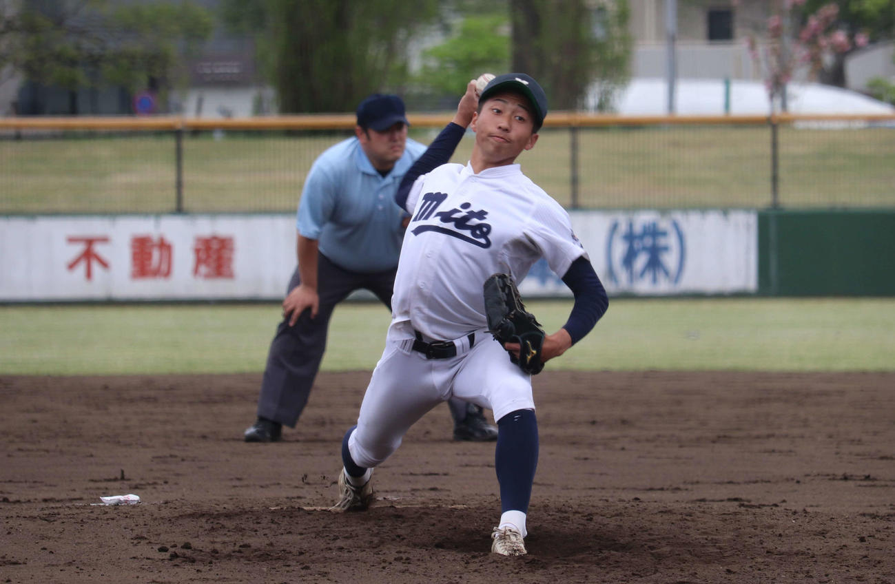 9回を投げ5安打7三振で完封勝利の水戸商エース・平山（撮影・保坂淑子）