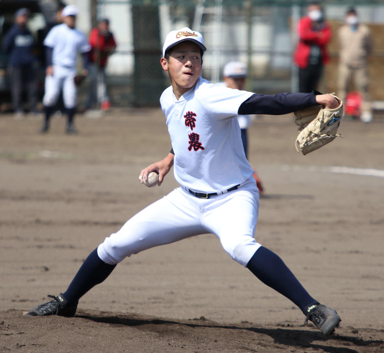 力投する帯広農・佐藤（撮影・山崎純一）