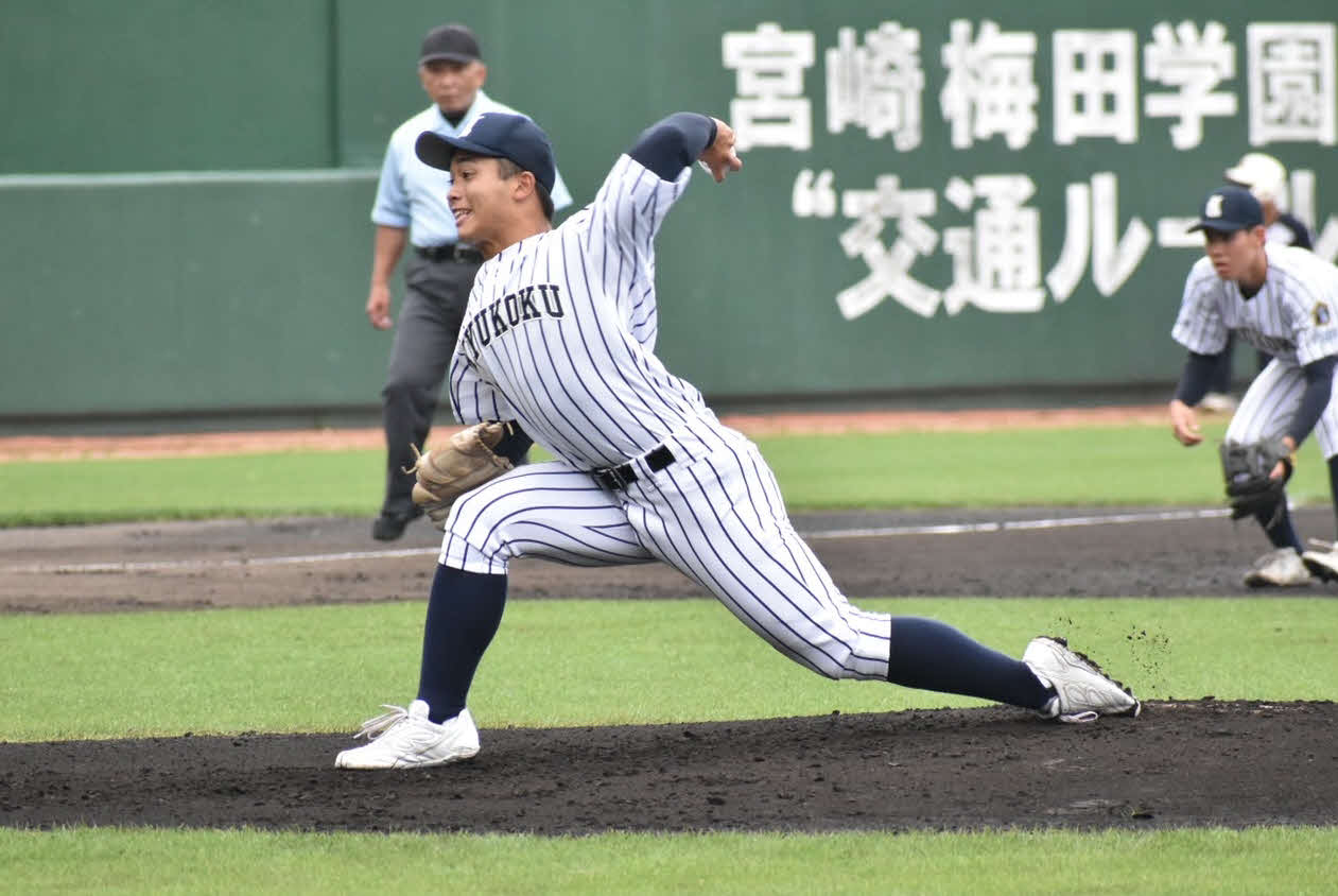 九州国際大付対神村学園　先発の九州国際大付・香西（撮影・只松憲）