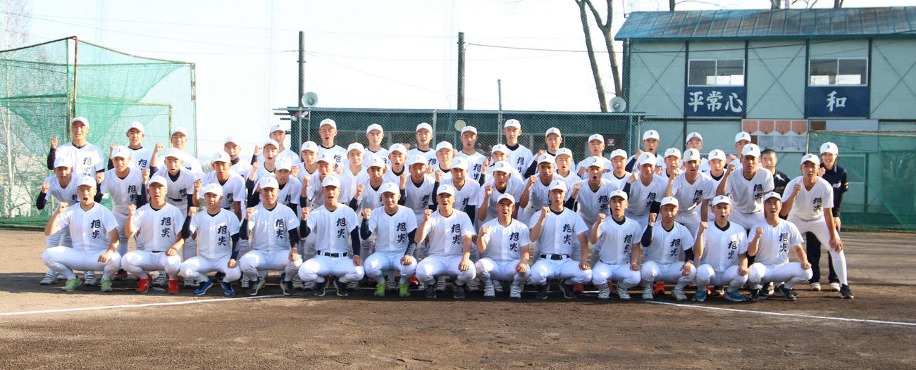 春季旭川地区大会へ向け気合が入る旭川実の選手たち（撮影・山崎純一）