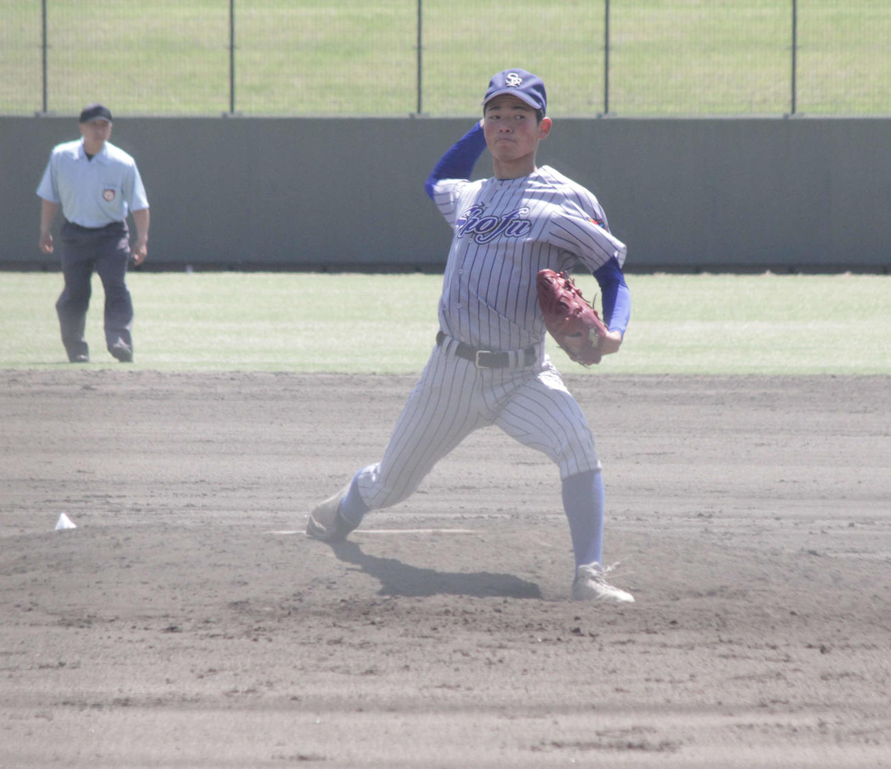 須磨翔風の北尾太一投手は先発して力投した