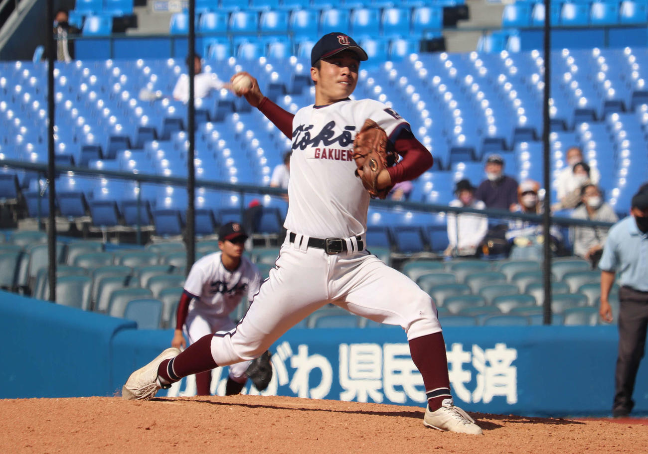 8回を投げ7安打3三振で完封勝利の桐光学園・中平（撮影・保坂淑子）