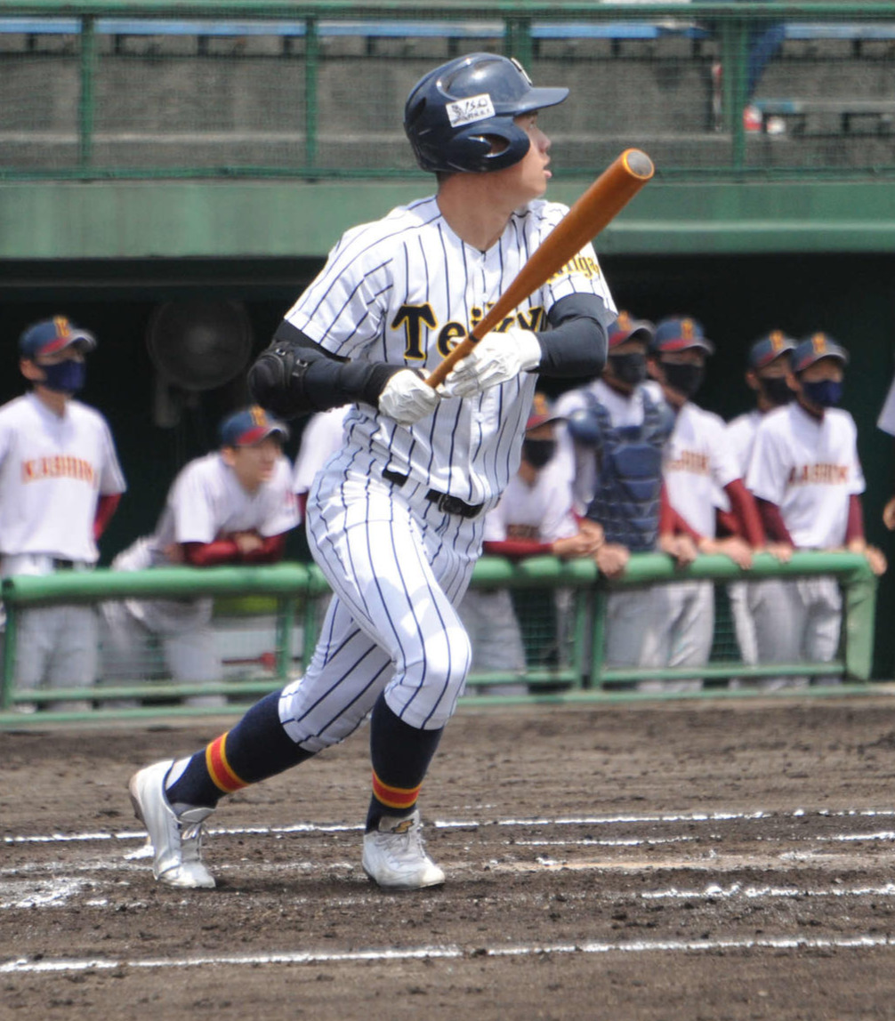 1回裏2死一、二塁、帝京長岡の5番田中が左前に先制打
